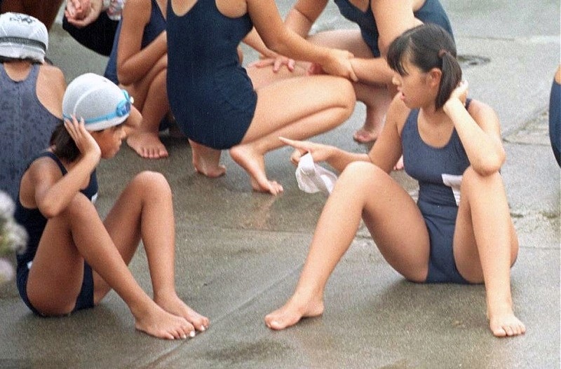 女子小学生　水遊び　裸 
